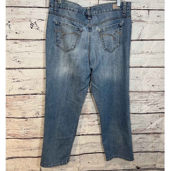 BANDOLINO "Mandie" Distressed Light Wash Straight Leg Jeans-8 - Picture 2 of 2